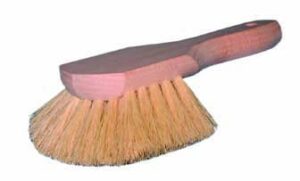 SHORT HANDLE WHITE TAMPICO FENDER BRUSH